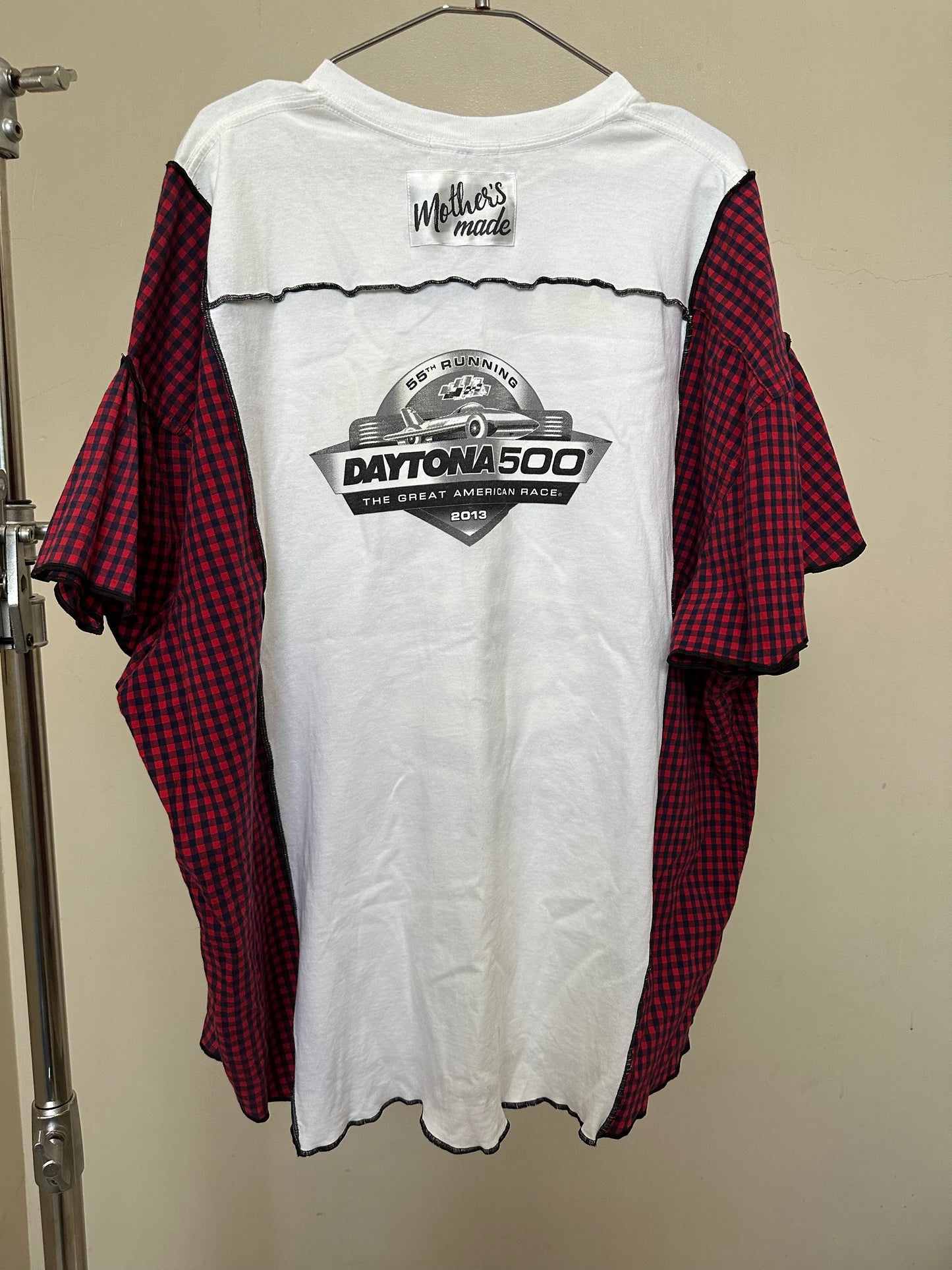 W505210 グラフィックチェックTシャツ