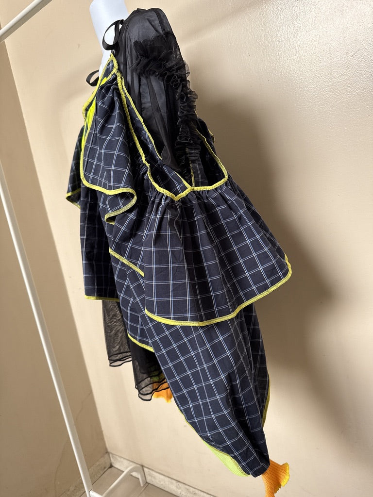 503236 肩リボンフリンジフリル2wayシャツ (紺地に白チェック) Tussles attached plaid tops