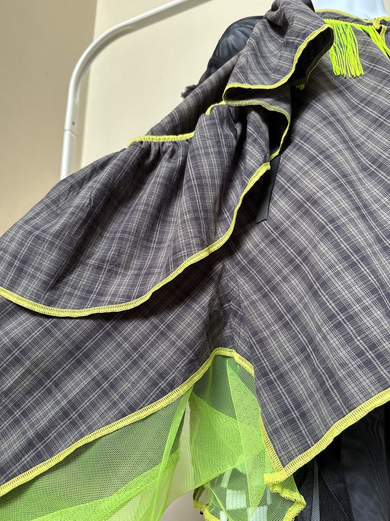 503239 肩リボンフリンジフリル2wayシャツ (茶色に黒チェック) Tussles attached plaid tops