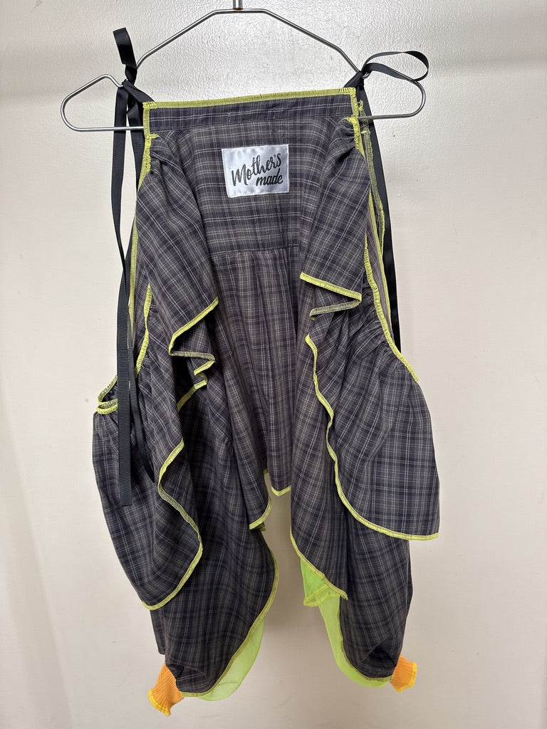 503239 肩リボンフリンジフリル2wayシャツ (茶色に黒チェック) Tussles attached plaid tops