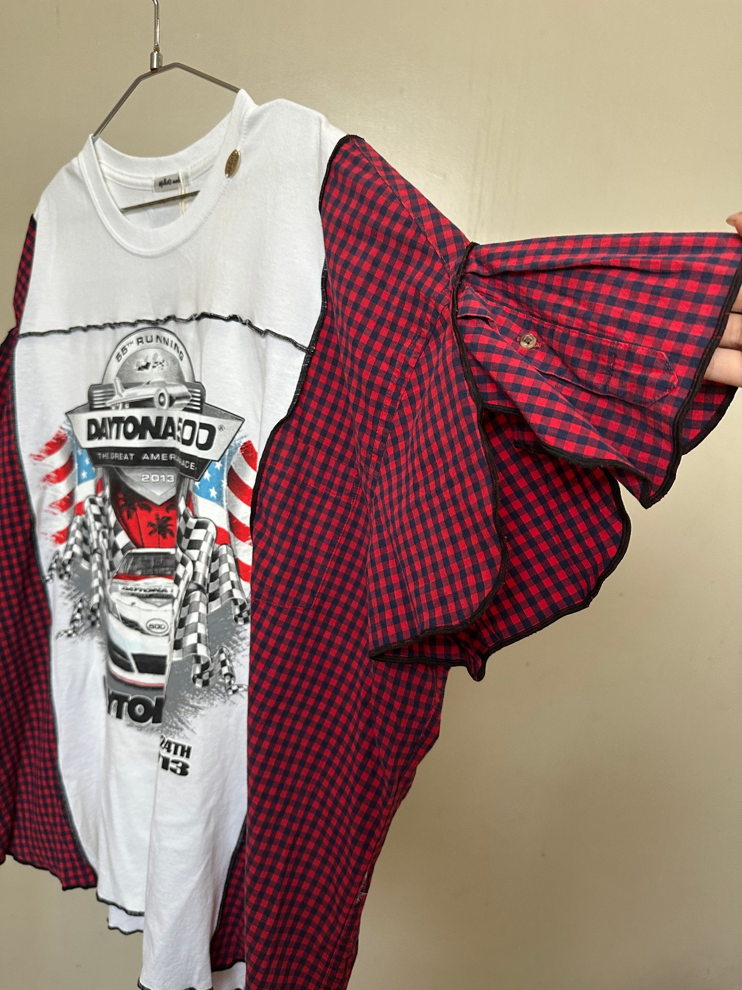 W505210 グラフィックチェックTシャツ