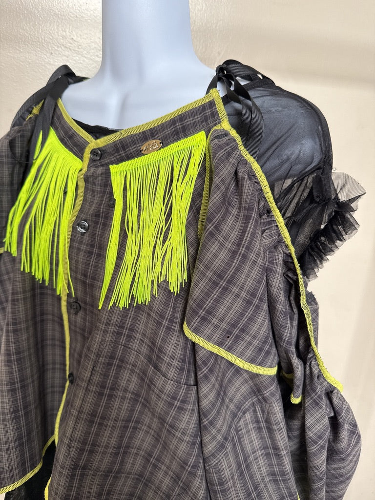 503239 肩リボンフリンジフリル2wayシャツ (茶色に黒チェック) Tussles attached plaid tops
