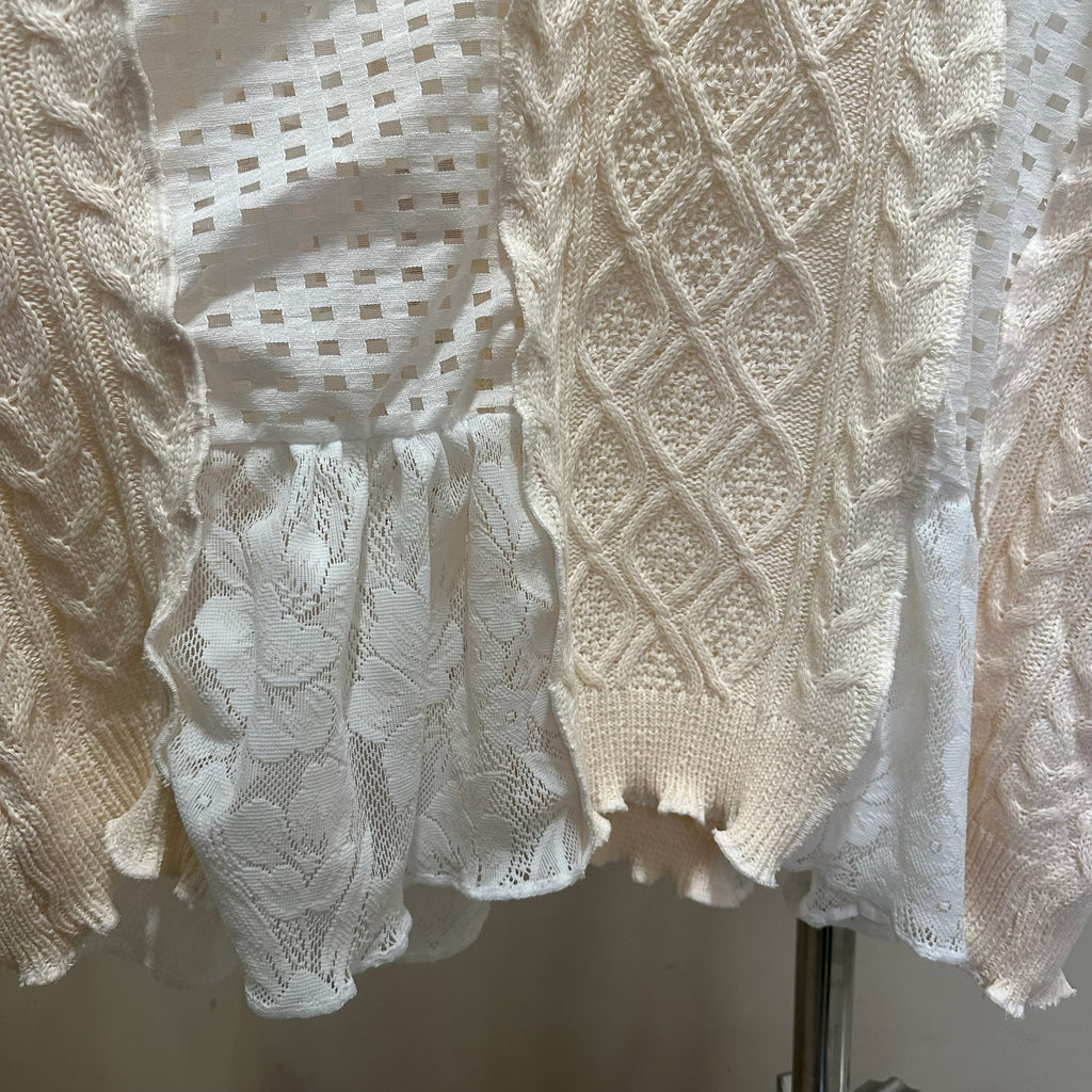 パッチワーク袖のニットセーター