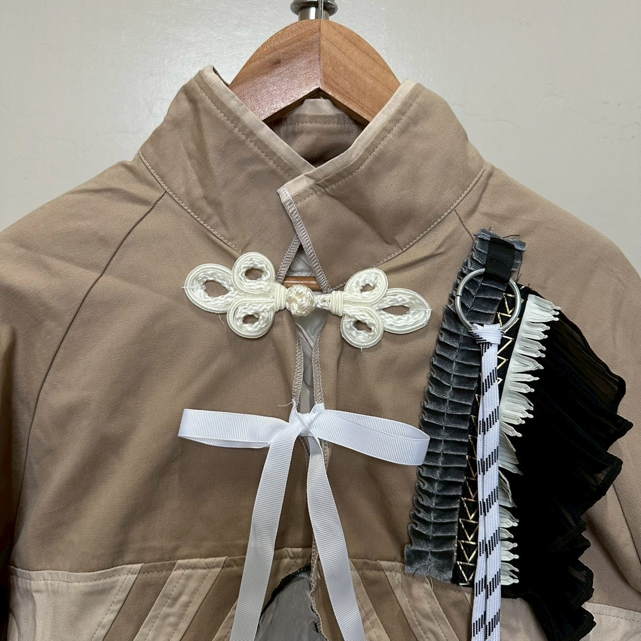 チャイナボタンチュール付きボレロジャケット 2点セット (ベージュ)