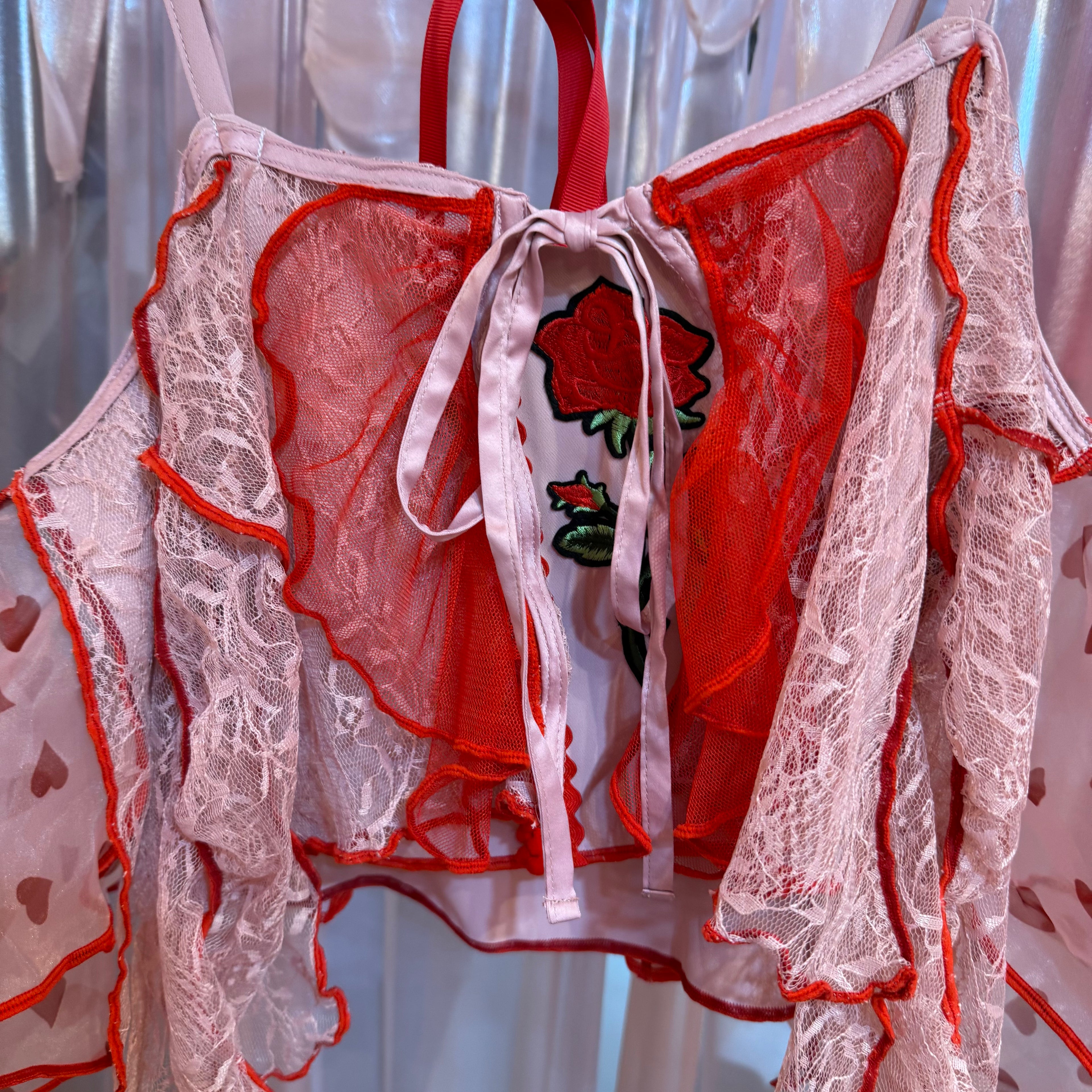 ピンク薔薇刺繍レースキャミソール