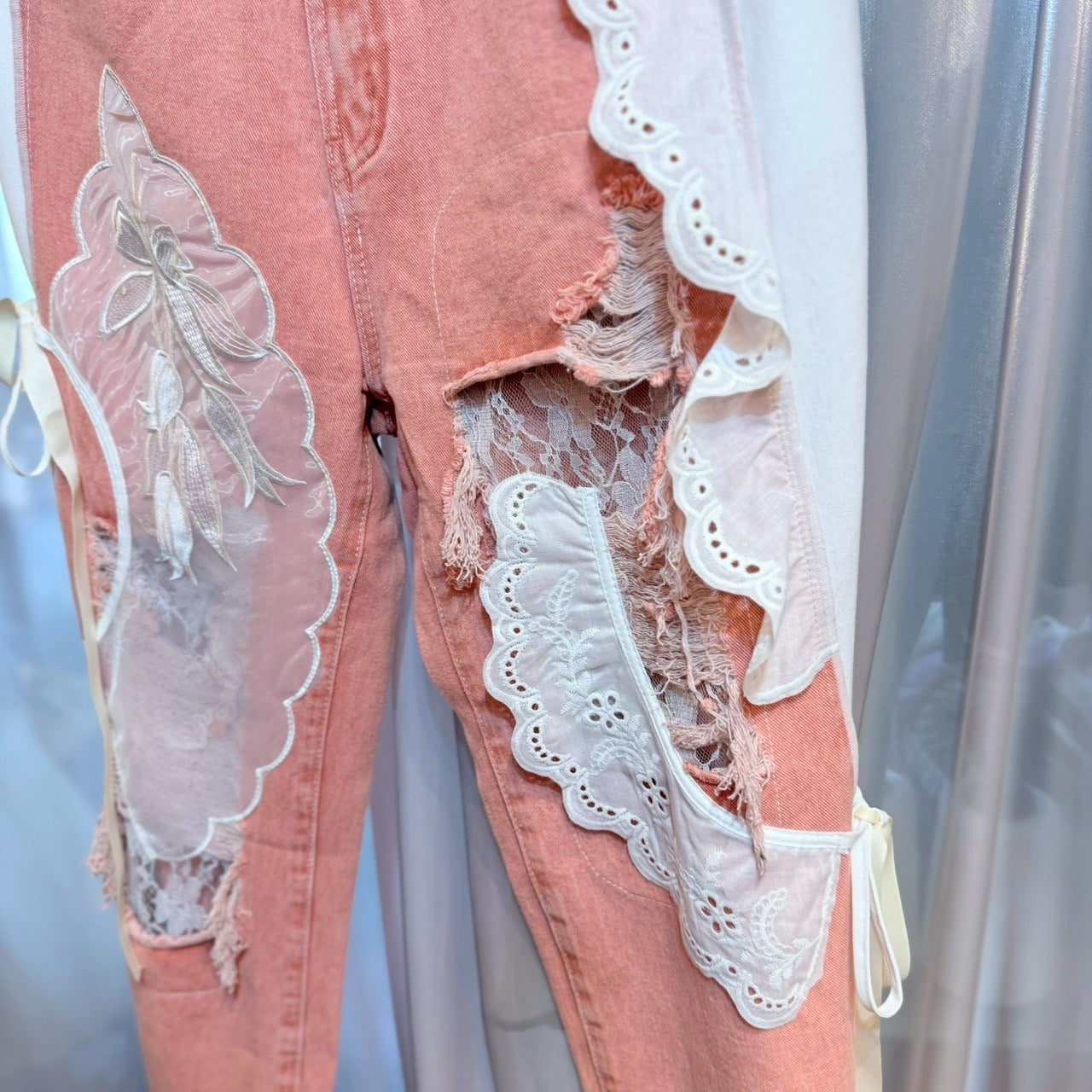 ピンクレース付きパンツ