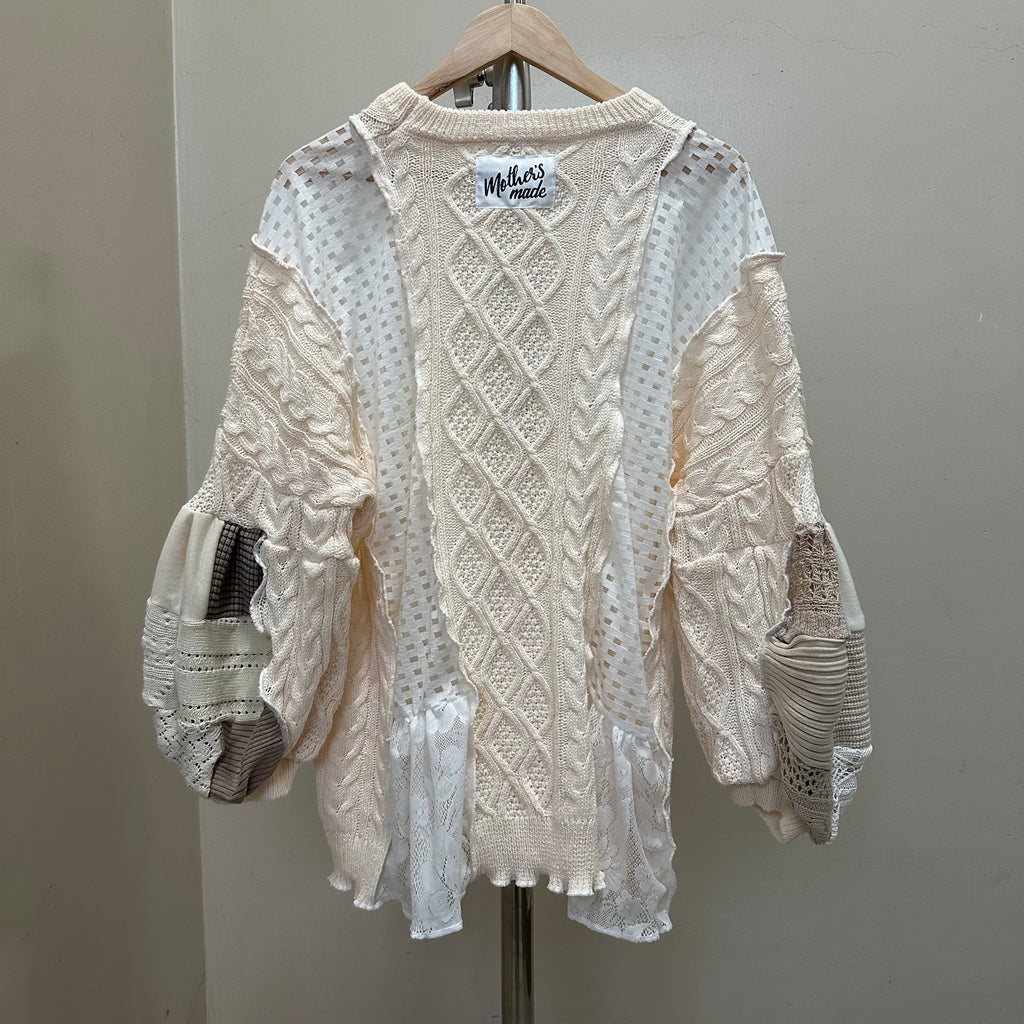 パッチワーク袖のニットセーター