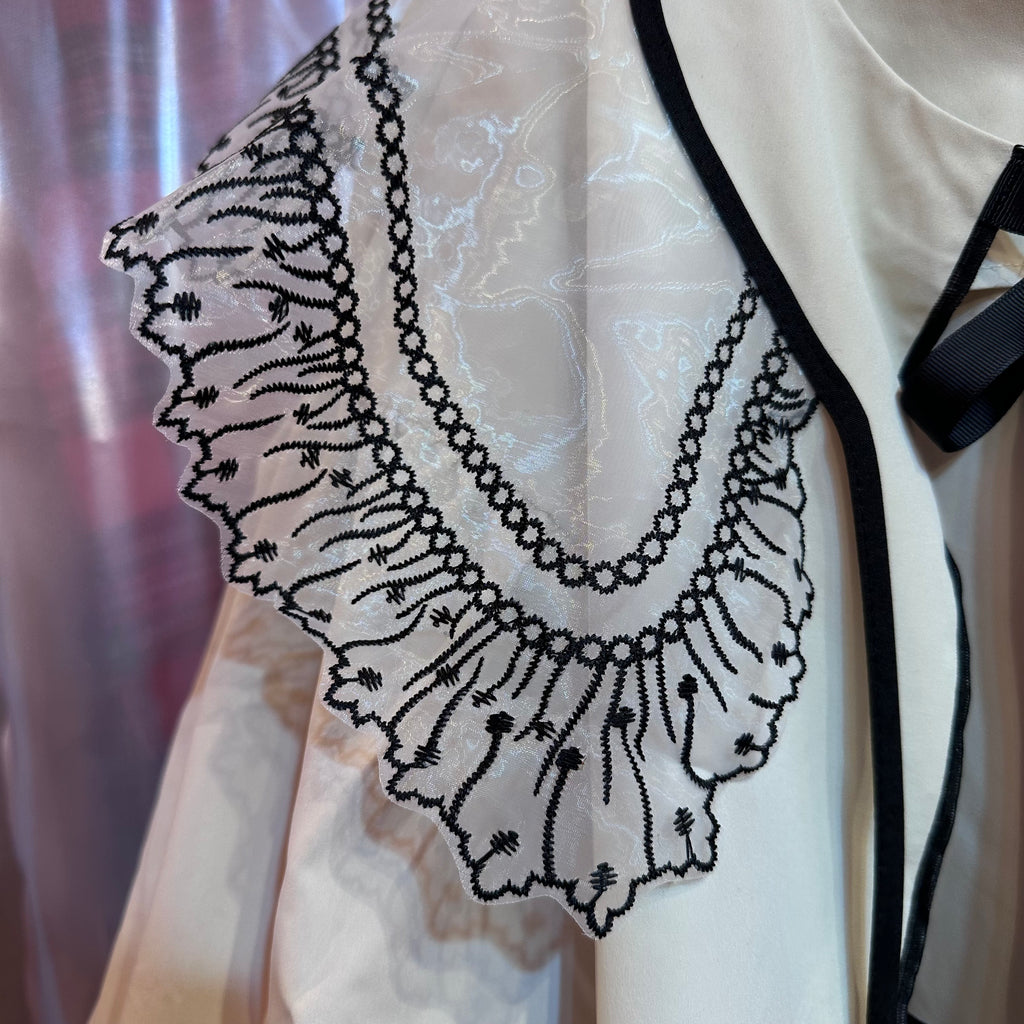 アイボリーレース刺繍ハウリー