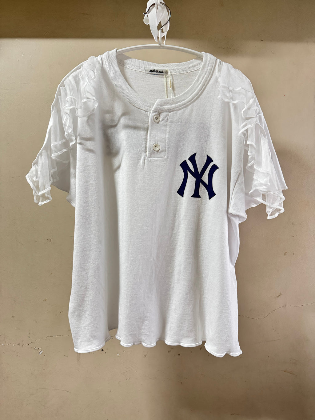 肩フリル付き半袖Tシャツ