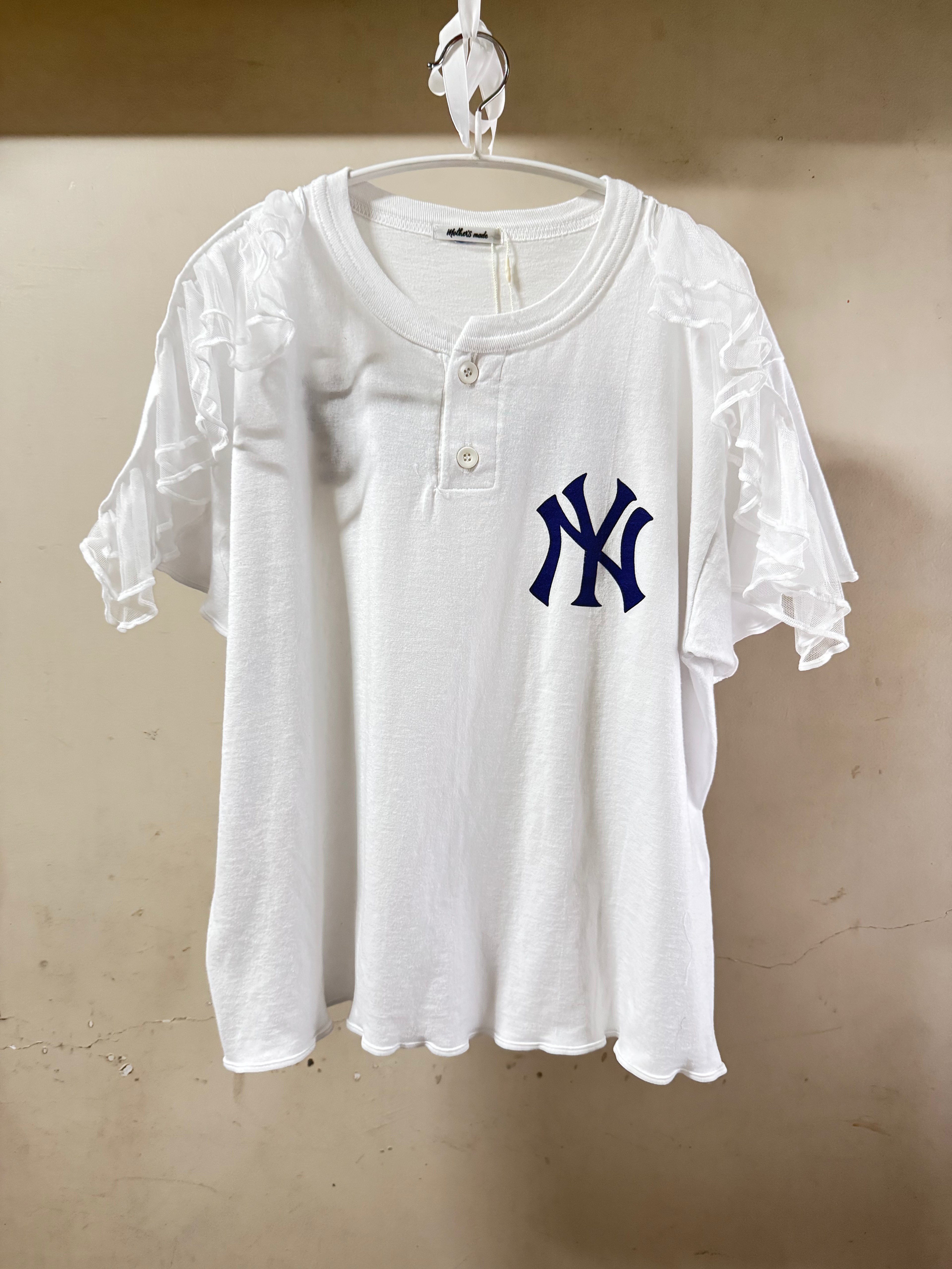 肩フリル付き半袖Tシャツ